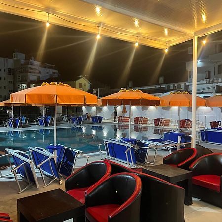 Blue Balcony Hotel Golem  Luaran gambar