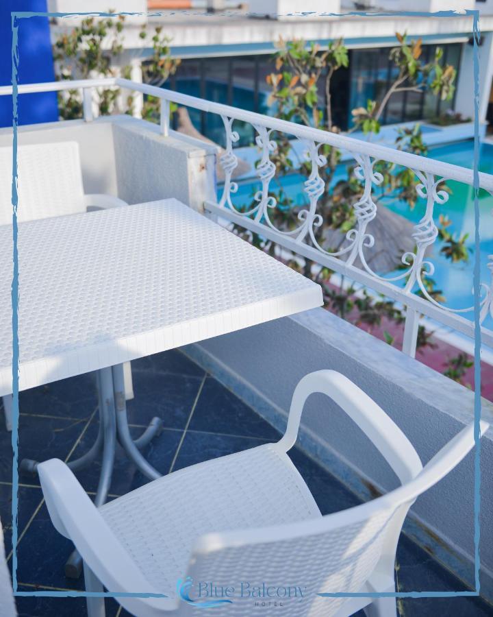 Blue Balcony Hotel Golem  Luaran gambar