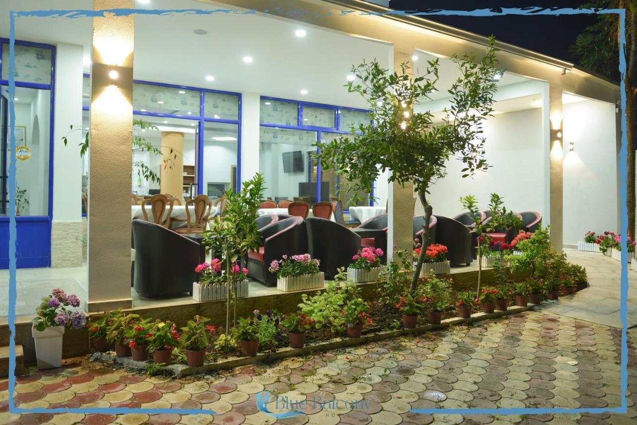 Blue Balcony Hotel Golem  Luaran gambar
