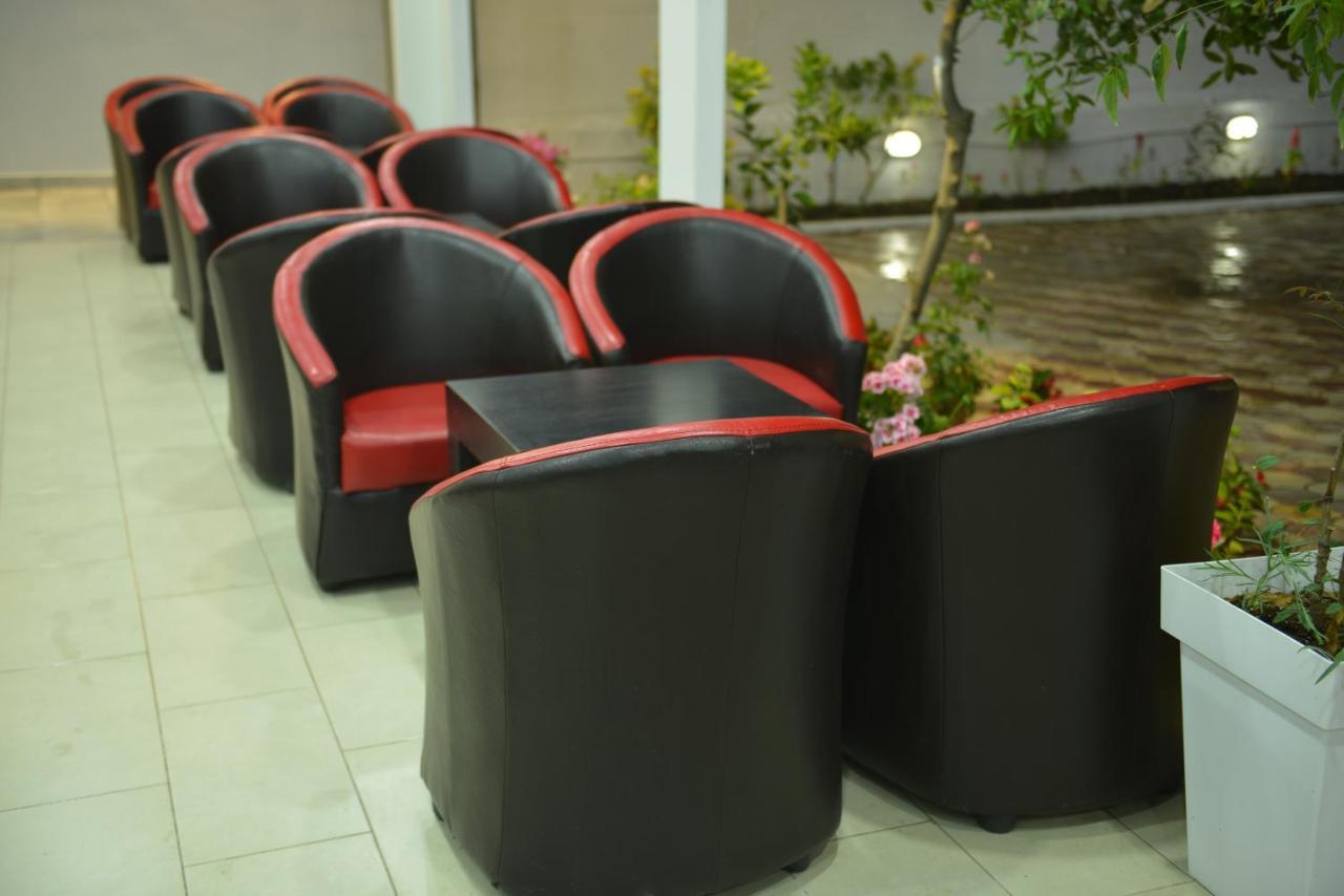 Blue Balcony Hotel Golem  Luaran gambar