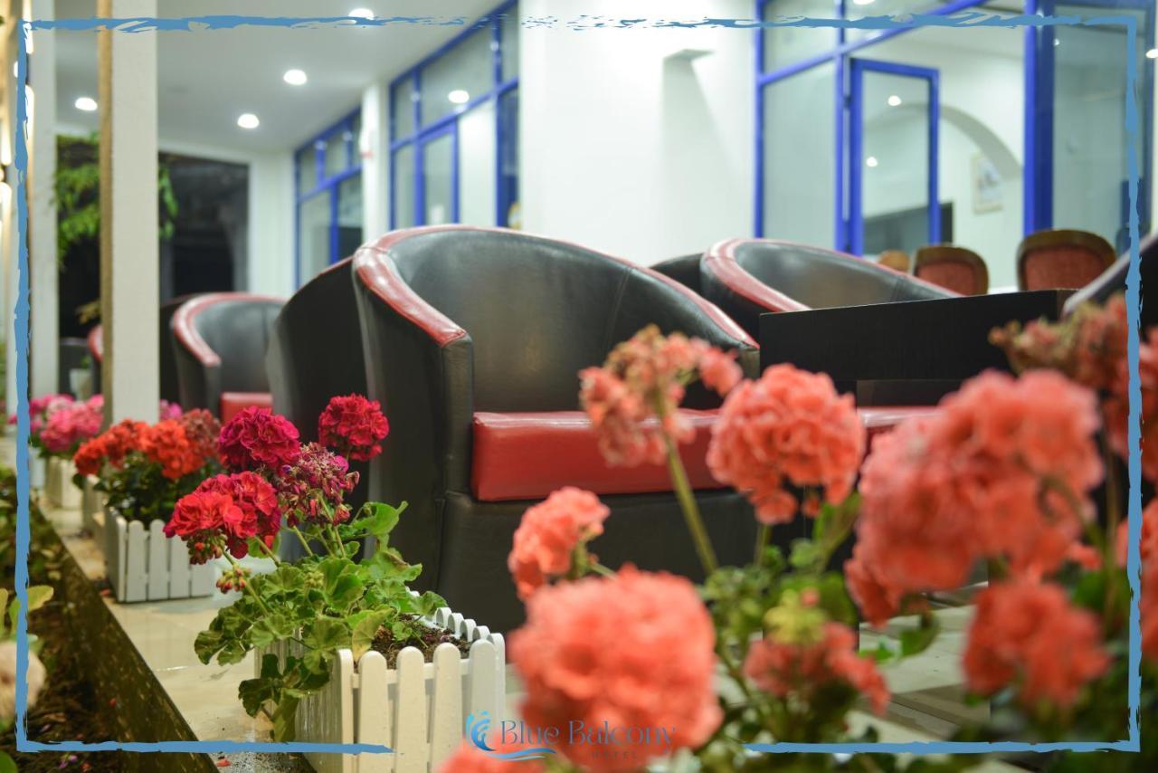 Blue Balcony Hotel Golem  Luaran gambar