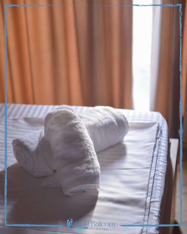 Blue Balcony Hotel Golem  Luaran gambar