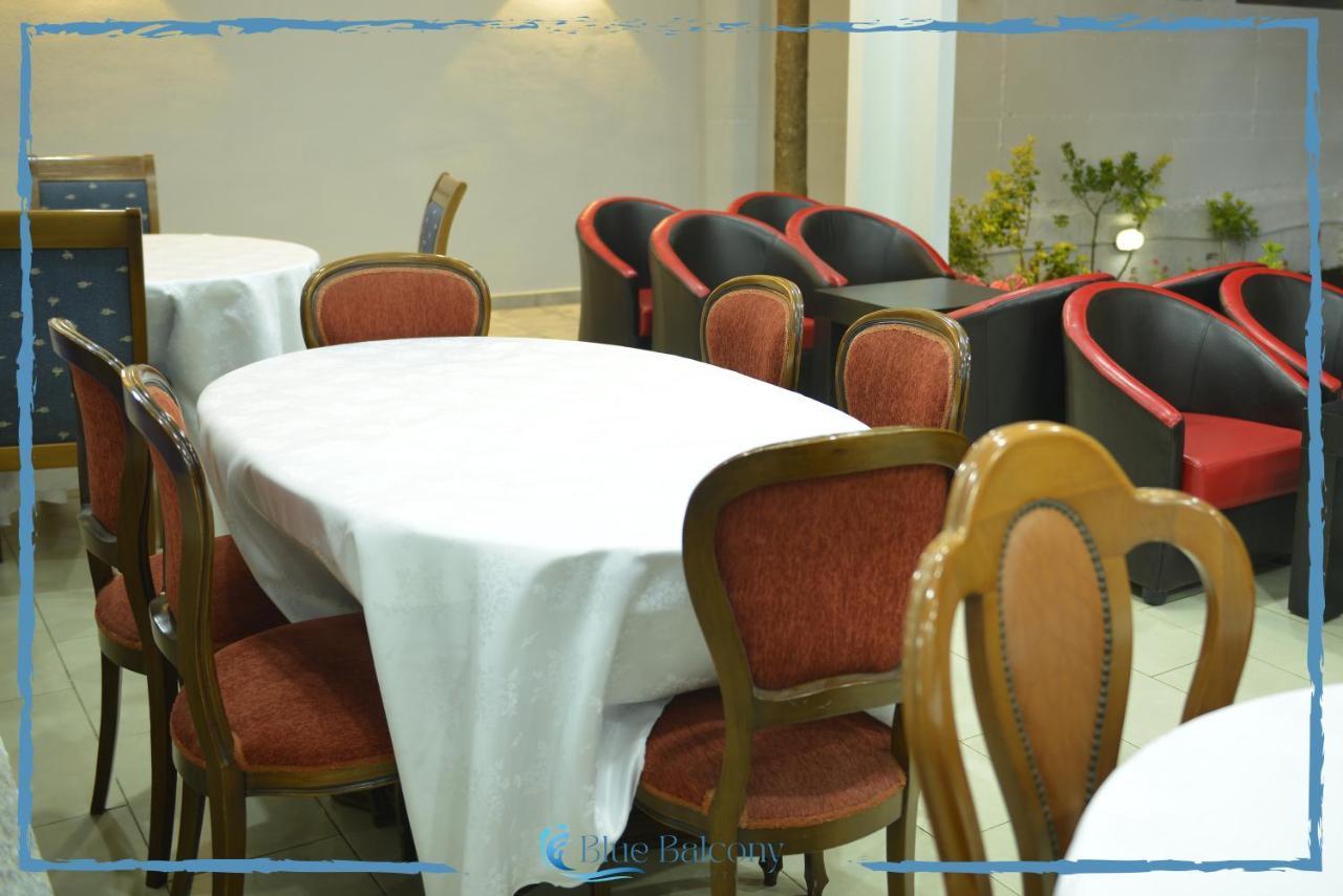 Blue Balcony Hotel Golem  Luaran gambar