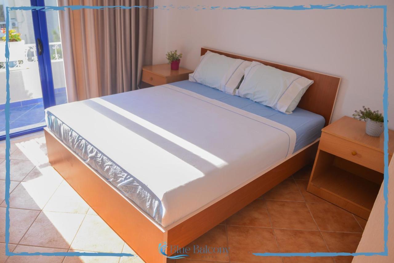 Blue Balcony Hotel Golem  Luaran gambar