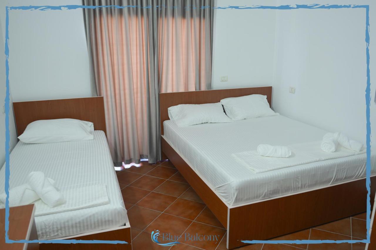Blue Balcony Hotel Golem  Luaran gambar