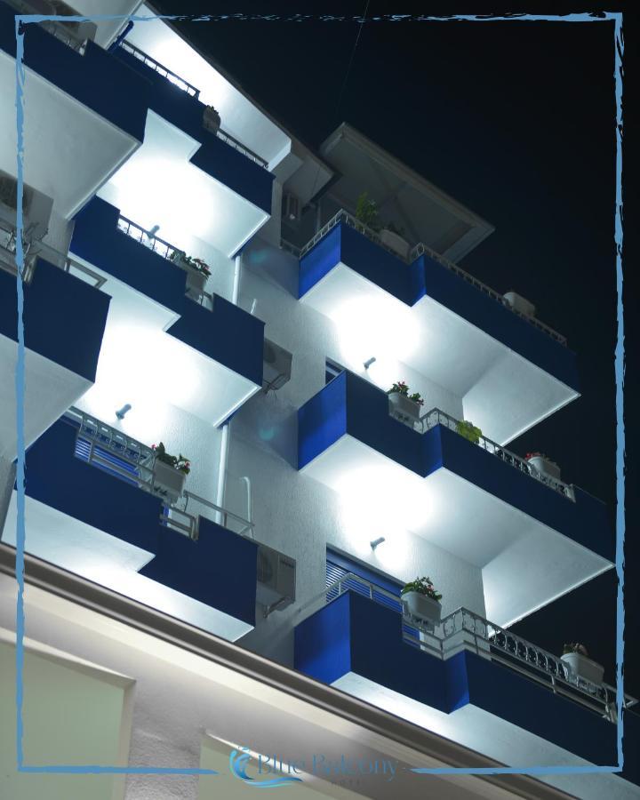Blue Balcony Hotel Golem  Luaran gambar