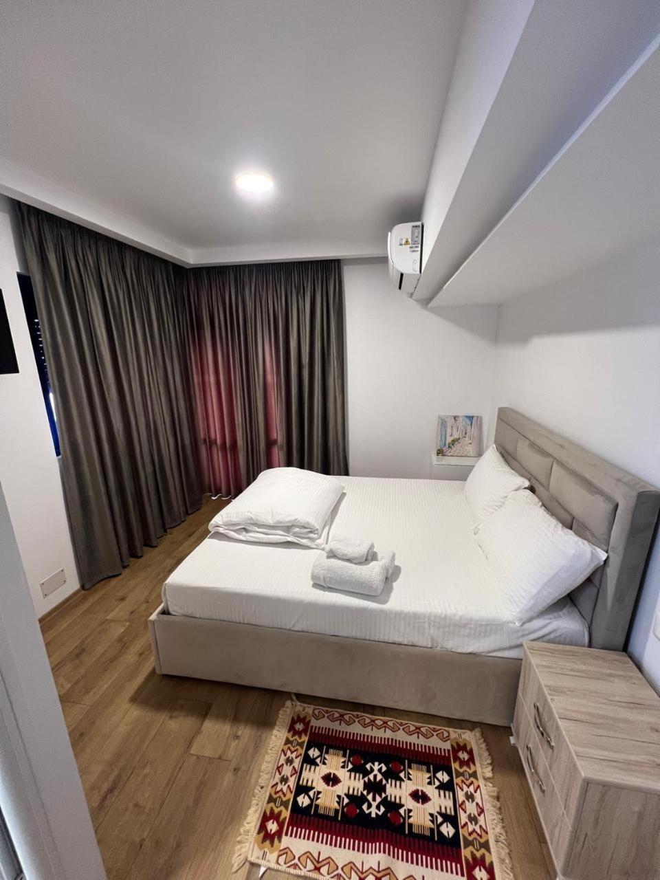 Blue Balcony Hotel Golem  Luaran gambar