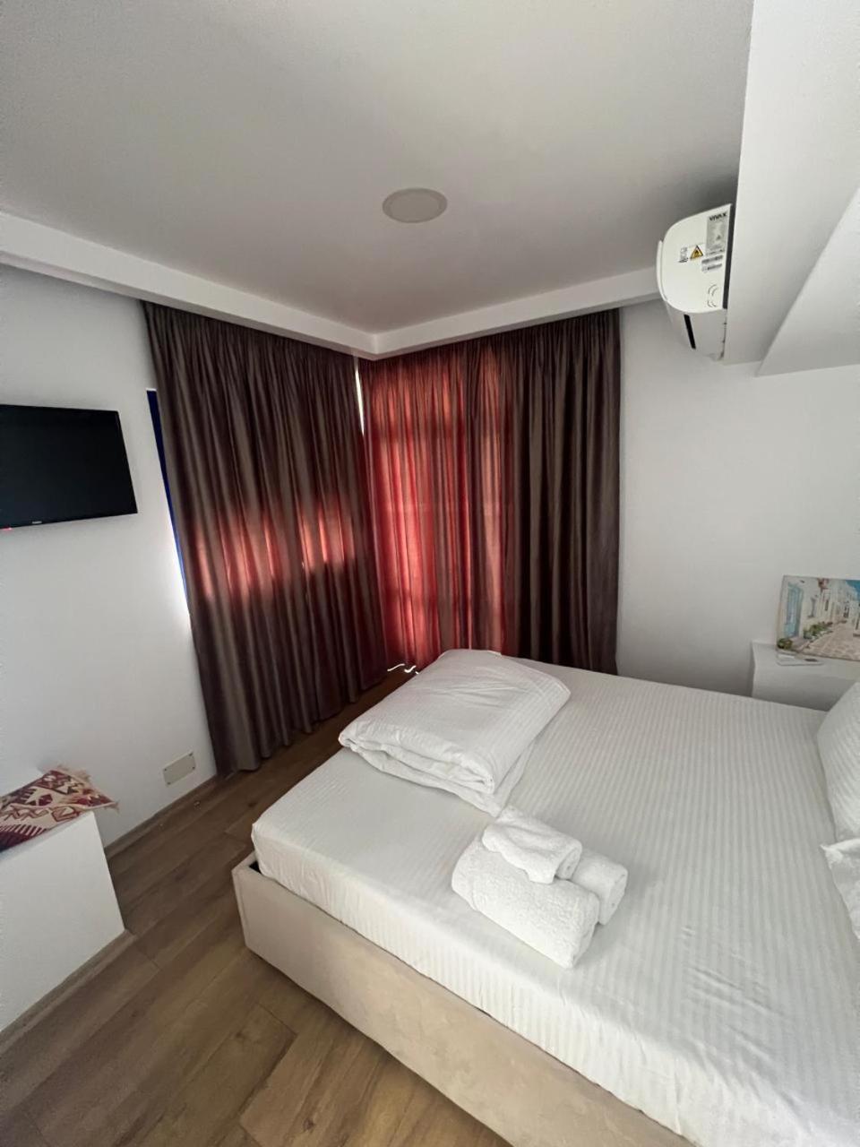Blue Balcony Hotel Golem  Luaran gambar