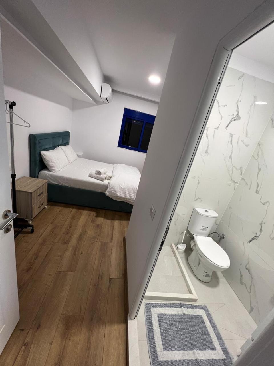 Blue Balcony Hotel Golem  Luaran gambar
